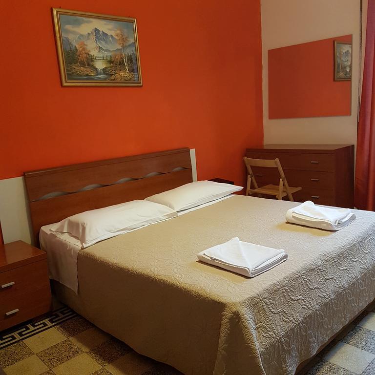Guesthouse Ava ローマ エクステリア 写真