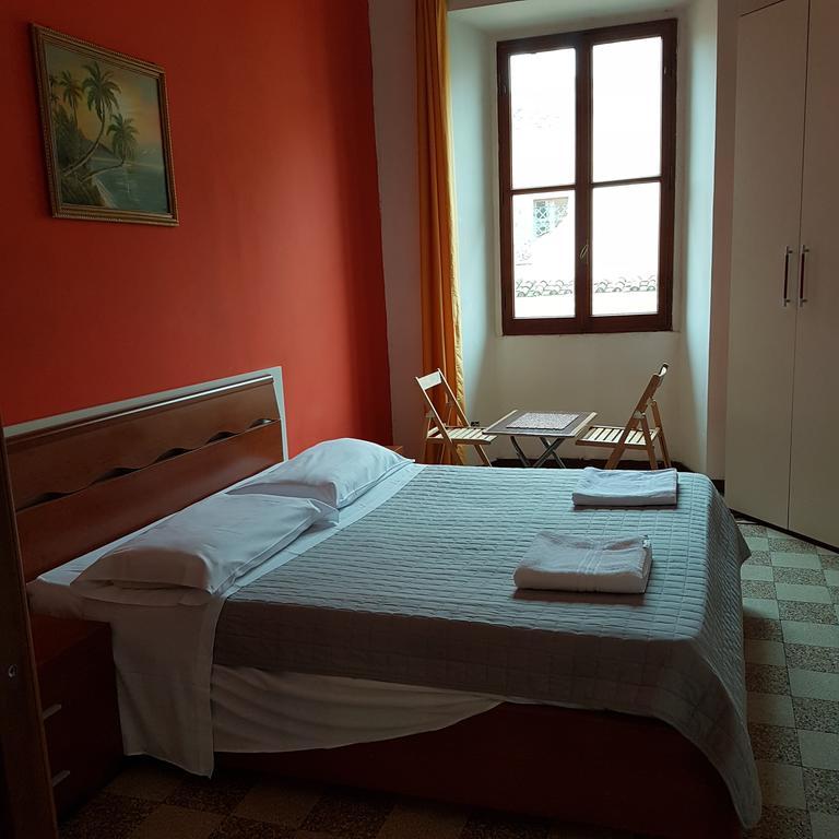 Guesthouse Ava ローマ エクステリア 写真
